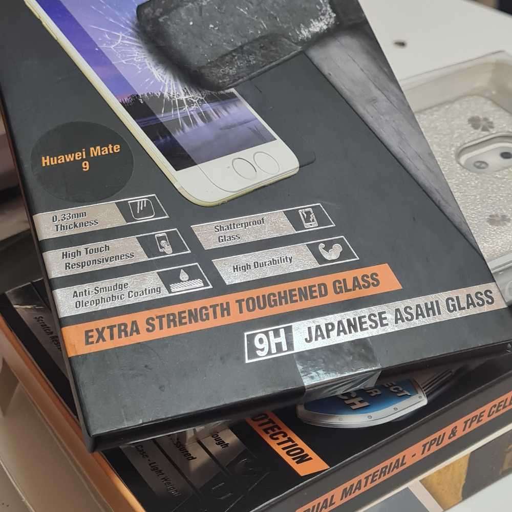 100s of 2015-2018 phones covers, screen protectors, and assorted accessories