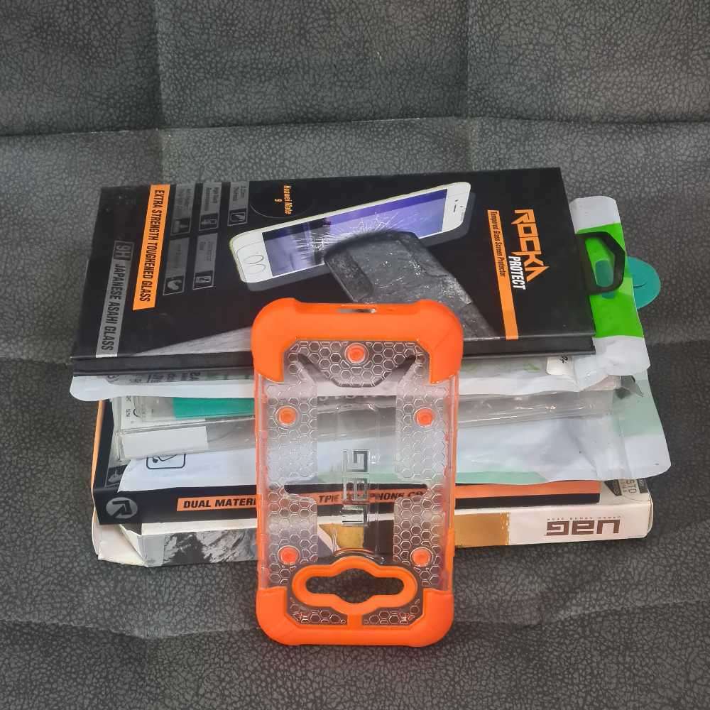 100s of 2015-2018 phones covers, screen protectors, and assorted accessories