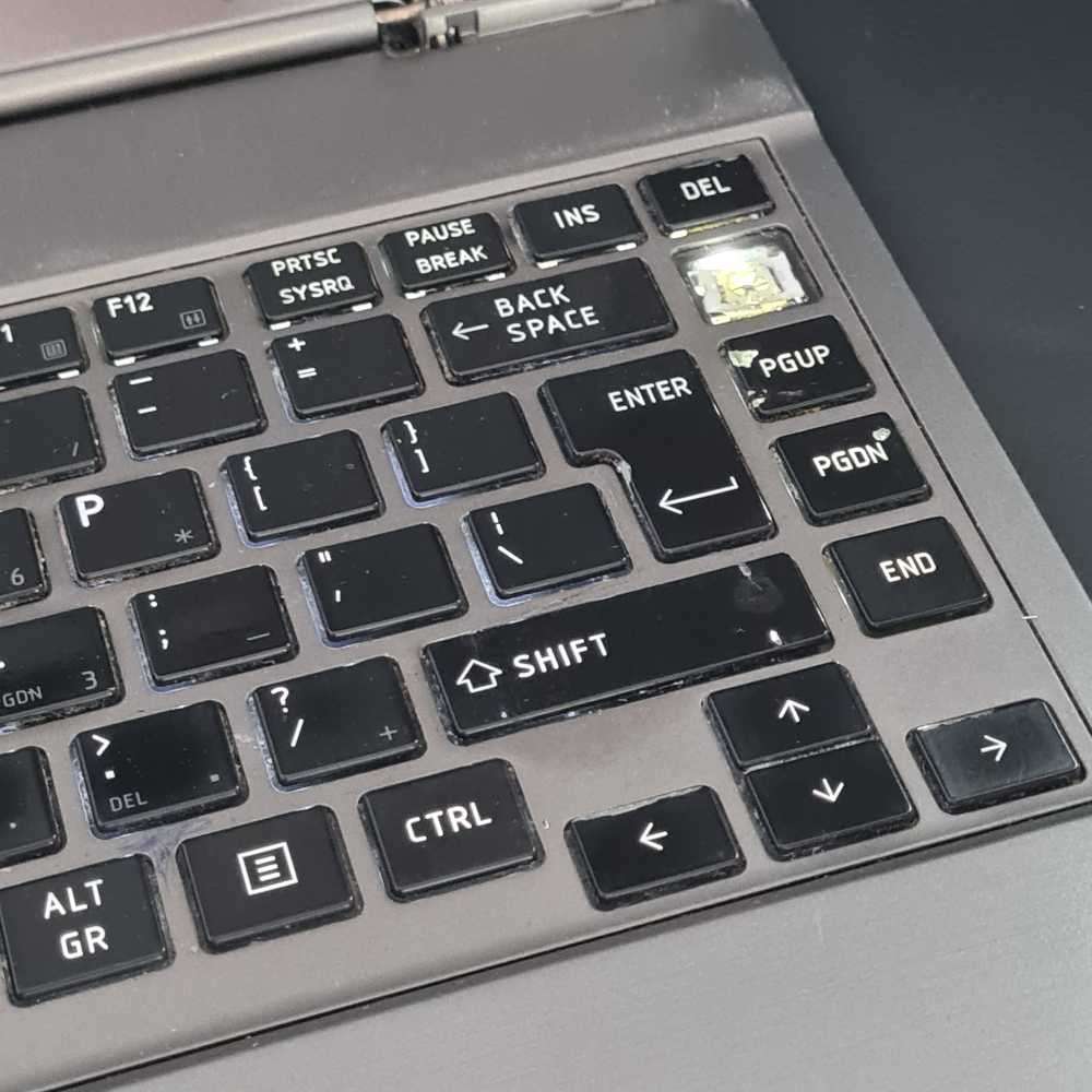 Toshiba (Turns on) Core i7 vPro to fix or for spares x 2