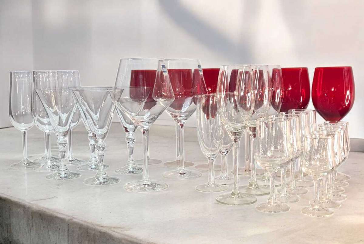 Scott Zwiesel Lot of 30 wine glasses including Scott Zwiesel and Mateus Crystal