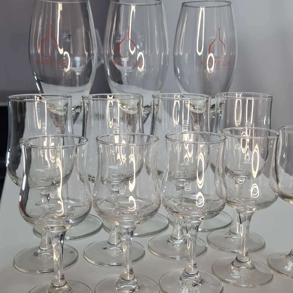 Scott Zwiesel Lot of 30 wine glasses including Scott Zwiesel and Mateus Crystal