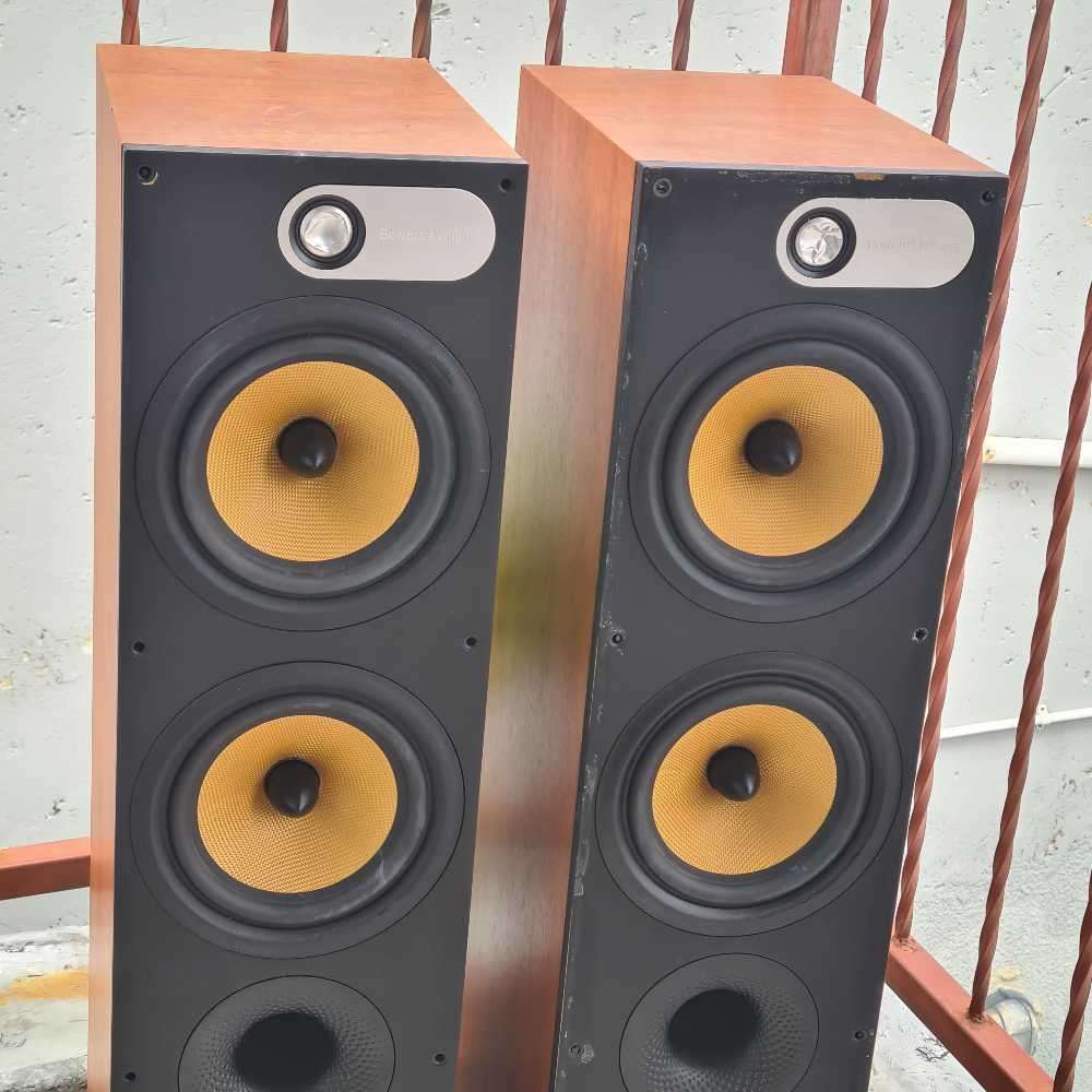 B&W 684 Speakers