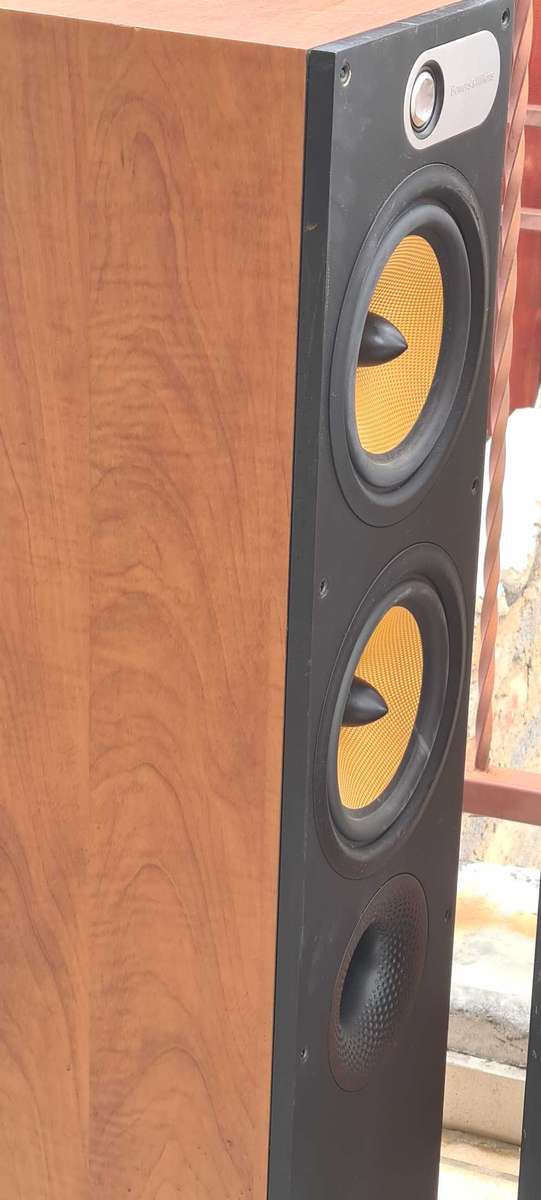 B&W 684 Speakers