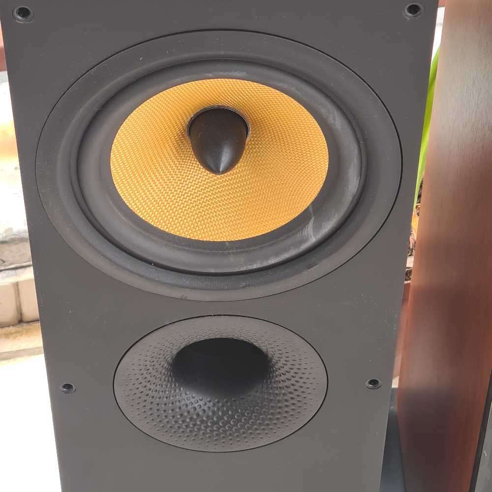 B&W 684 Speakers