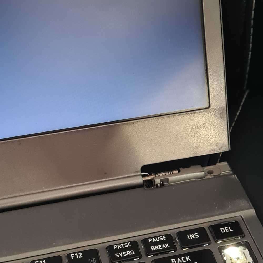 Toshiba (Turns on) Core i7 vPro to fix or for spares x 2