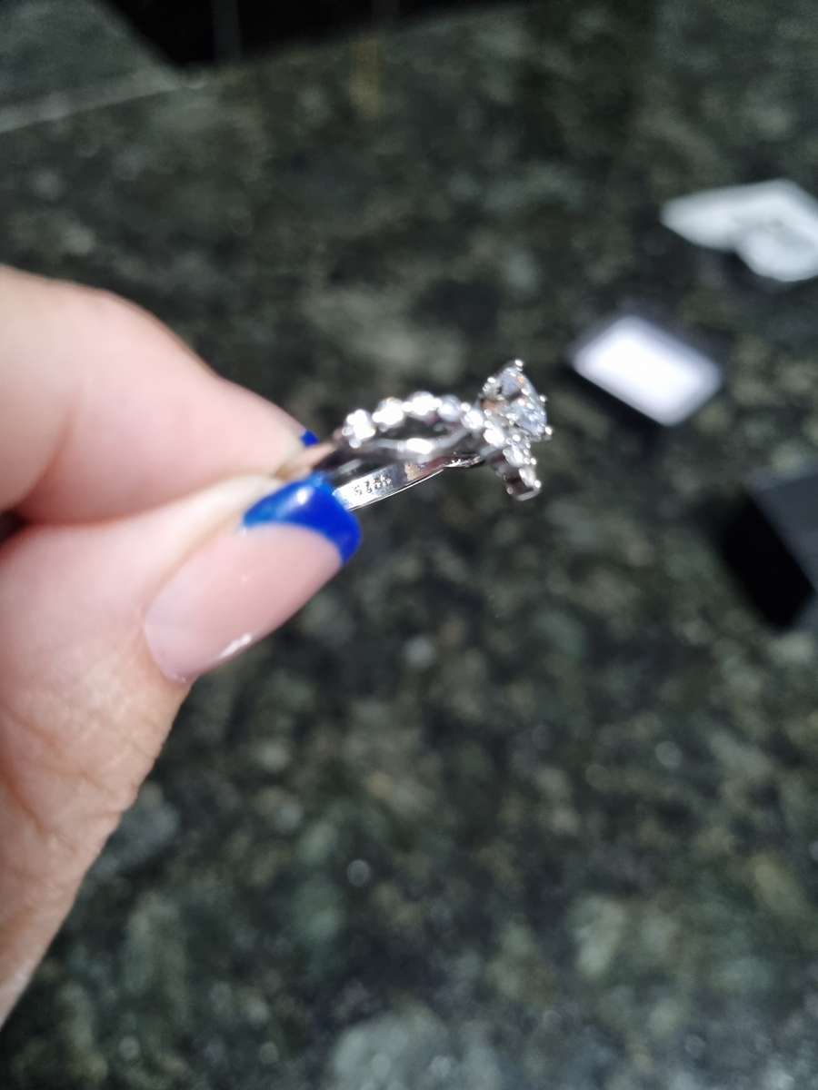 Gorgeous S925 Sterling Silver ring size 7