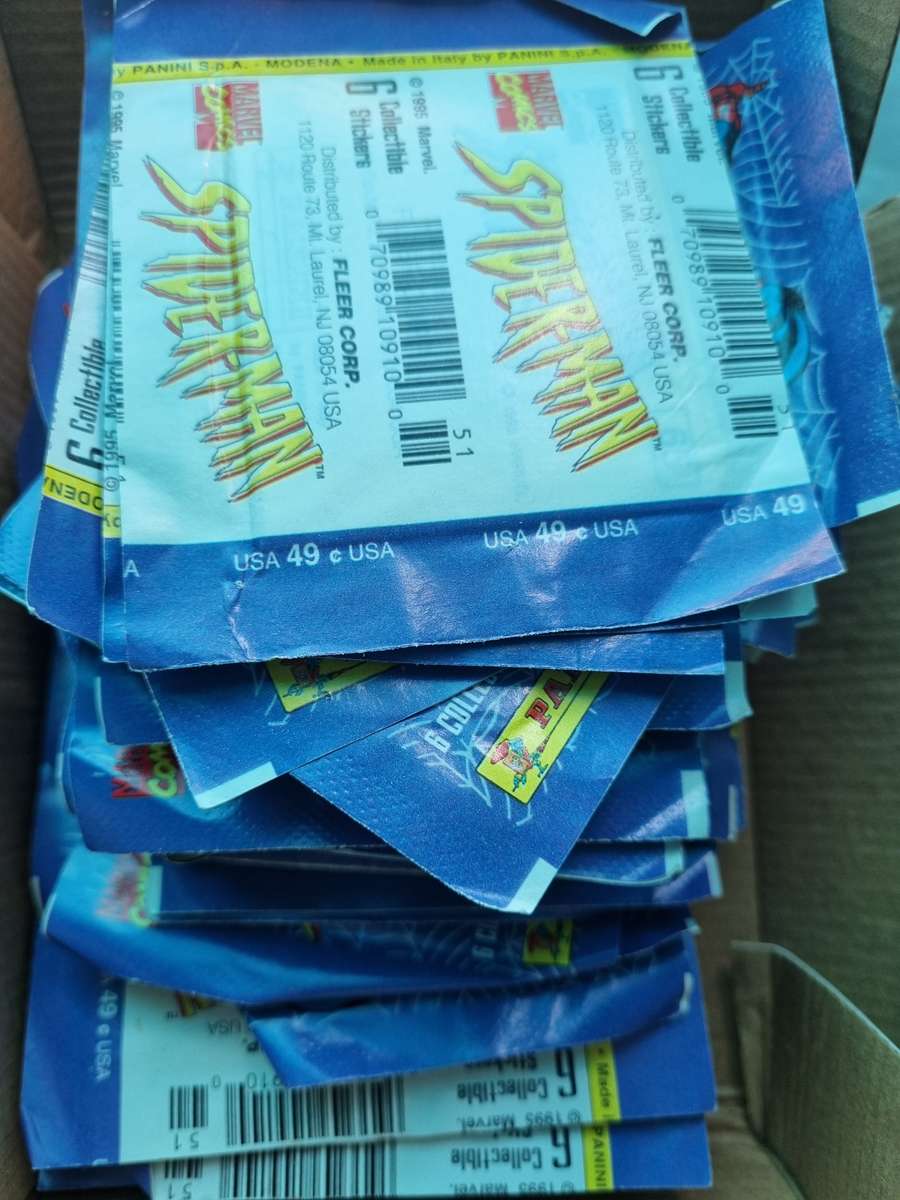 Beano and 1 x box of Spiderman stickers (1 bid takes both) see photo's