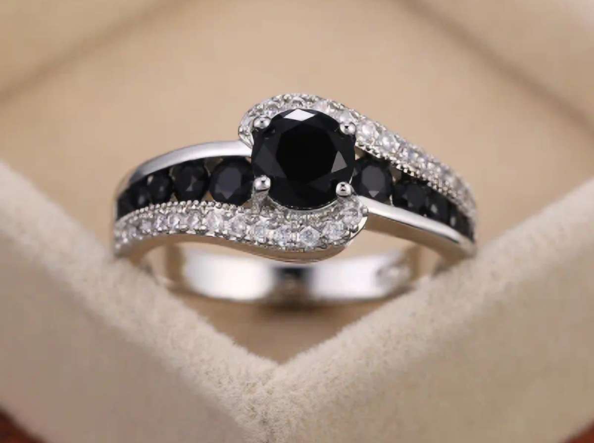 Elegant Dress Ring - gorgeous no stamps