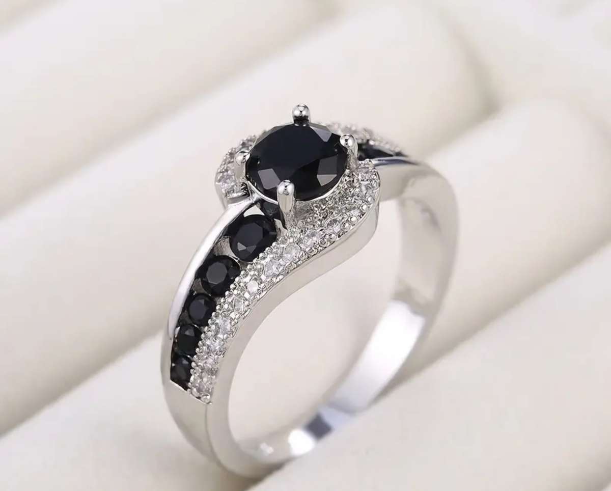 Elegant Dress Ring - gorgeous no stamps
