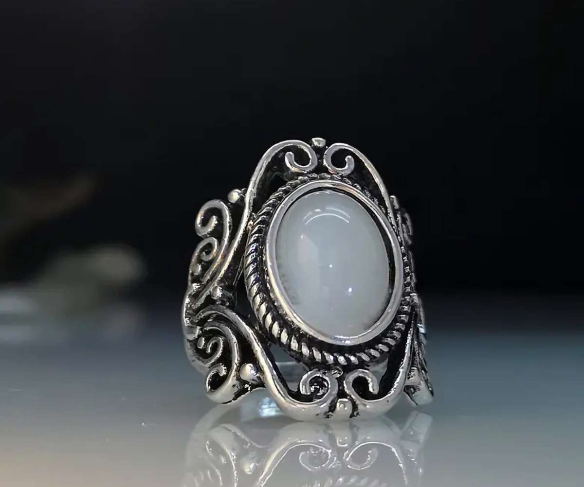 Gorgeous Vintage Dress Ring - no stamp size P