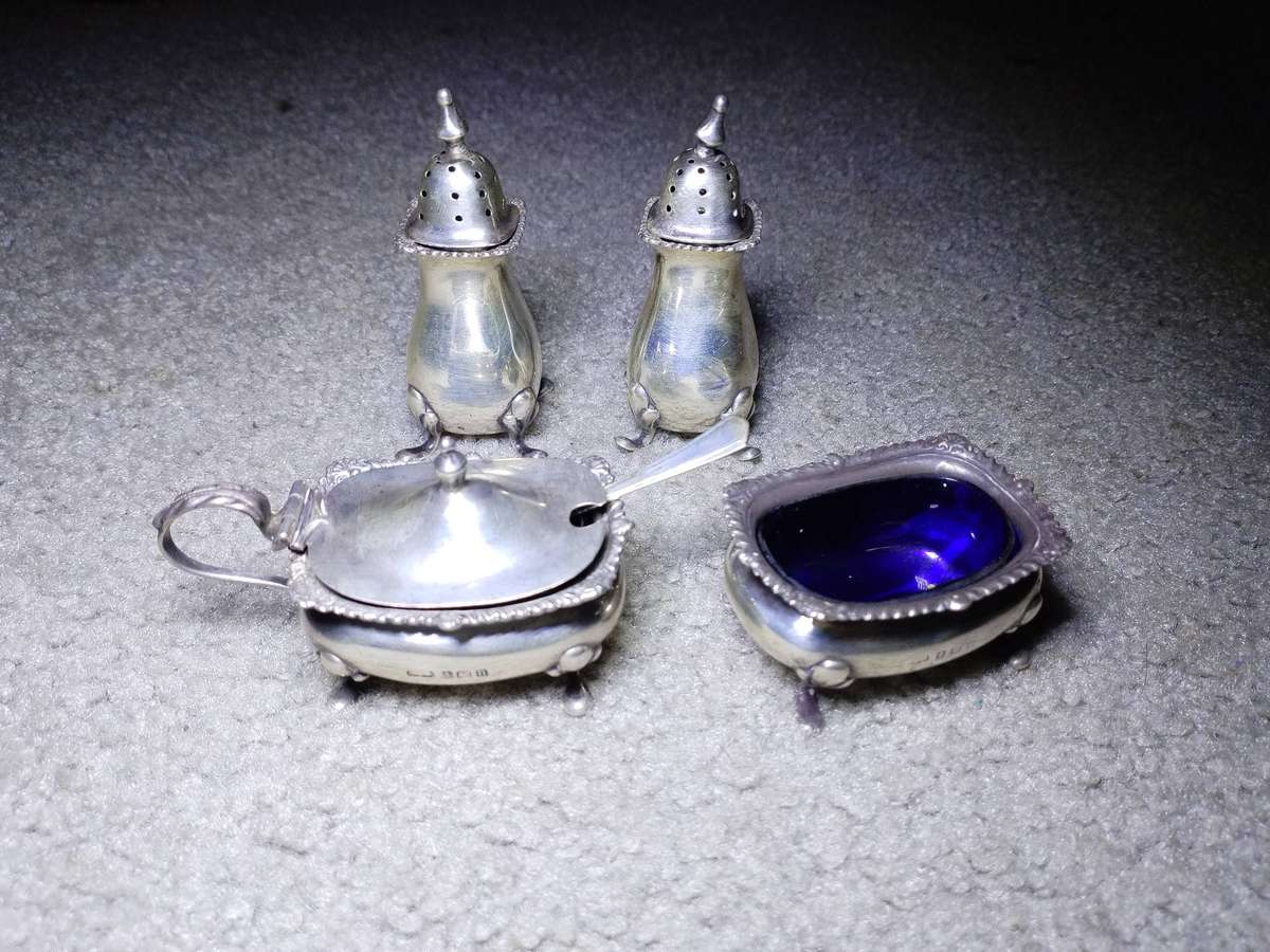 Sterling silver salt and pepper set 126grams