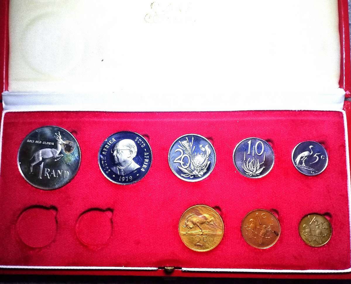 1979 Long Proof Set - Silver with New Coat of Arms R1