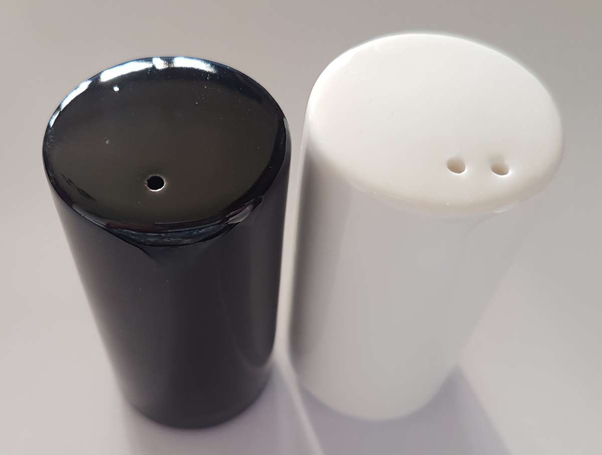 SALT & PEPPER set - 2 Piece (Black & White)