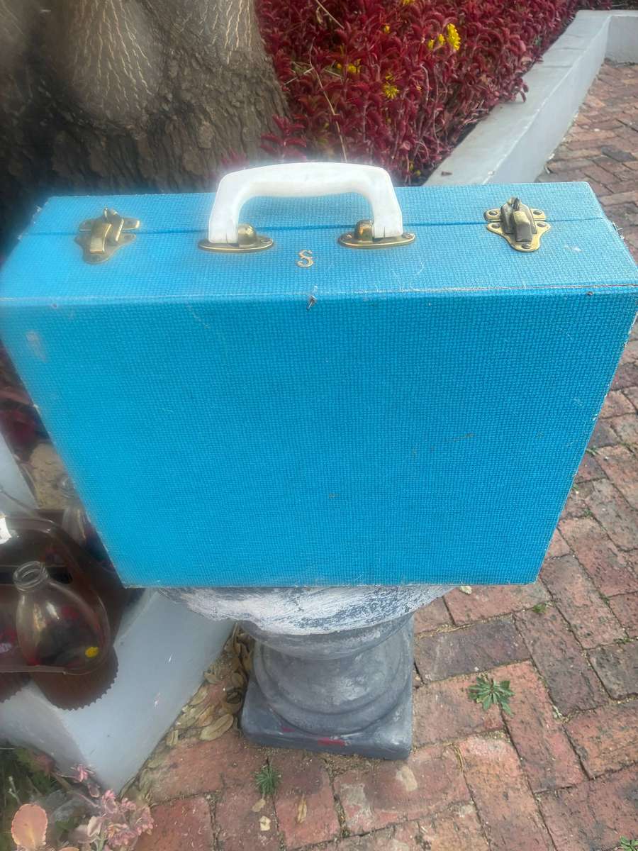 Late Item: 1950s Sirram English Picnic Set in Turquoise Case