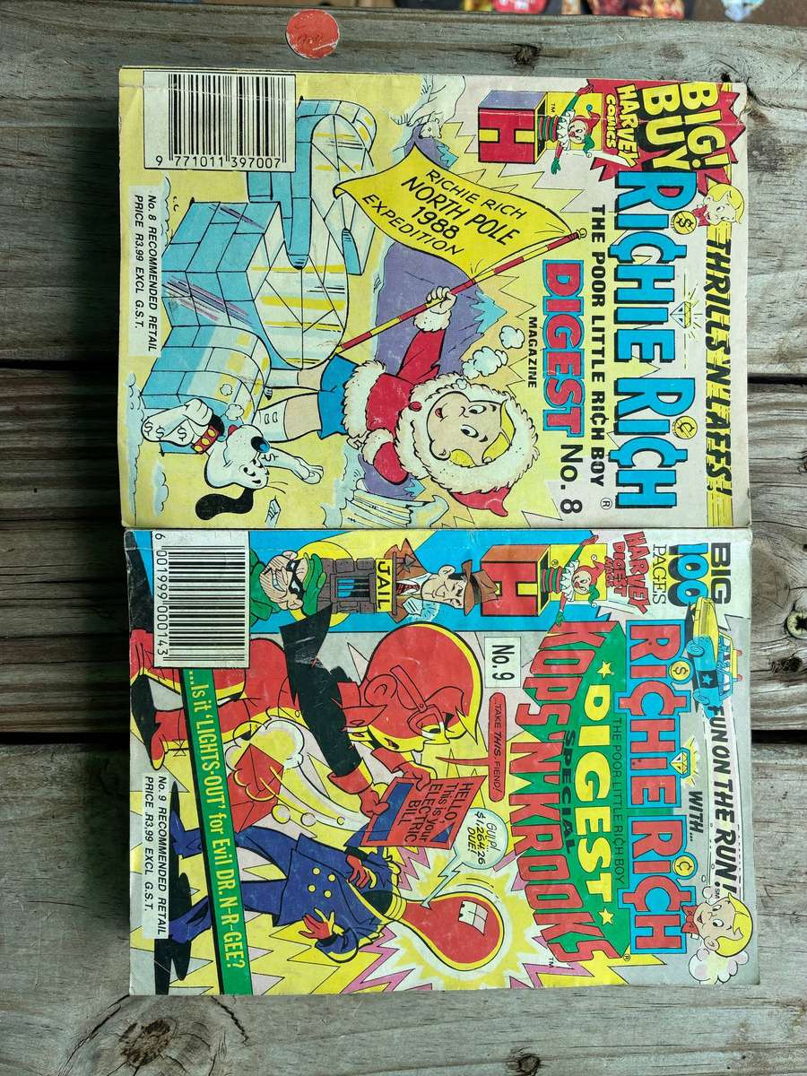 Bundle of 4 Vintage Richie Rich Digest Comics  Nos. 8, 9, 10 & Holiday 11