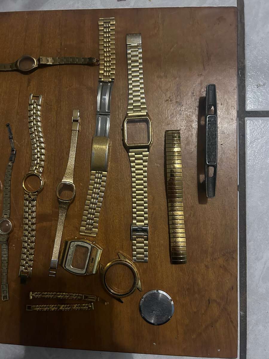 Lot watch straps and casings