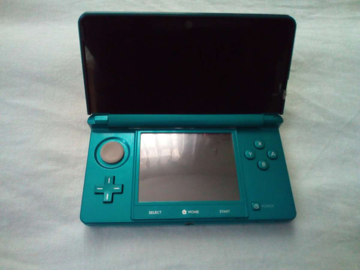 Modded Nintendo 3DS Aqua Blue console with Case, Charger and 61 games