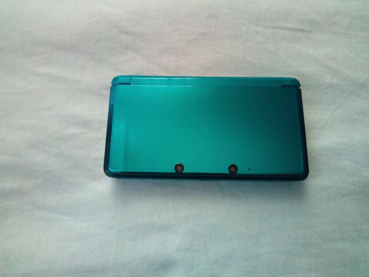 Modded Nintendo 3DS Aqua Blue console with Case, Charger and 61 games