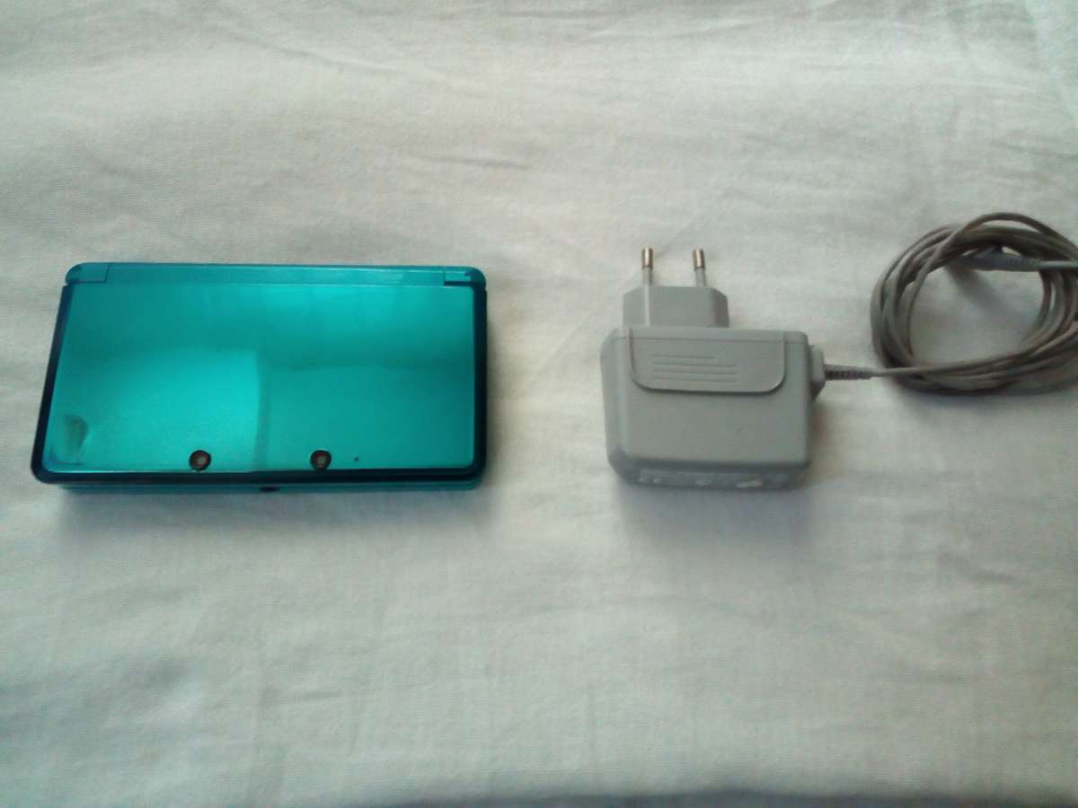 Modded Nintendo 3DS Aqua Blue console with Case, Charger and 61 games