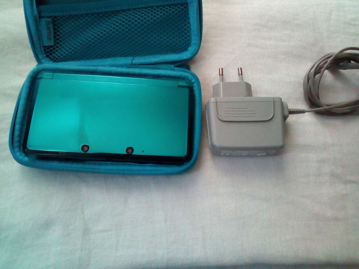 Modded Nintendo 3DS Aqua Blue console with Case, Charger and 61 games
