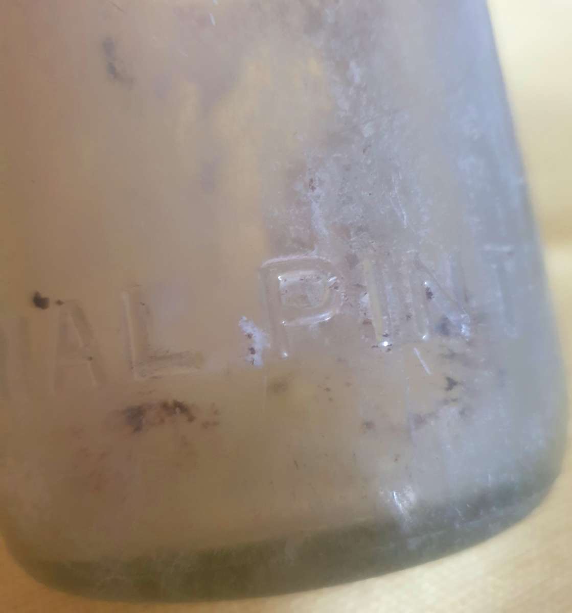 Vintage 1 Imperial pint Atlantic motor oil bottle  - scarce