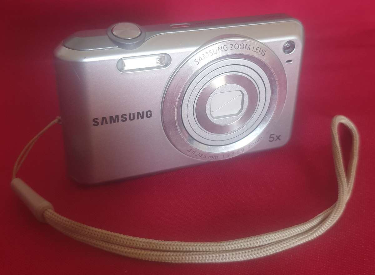 2 x Cameras and 1 x flashlight