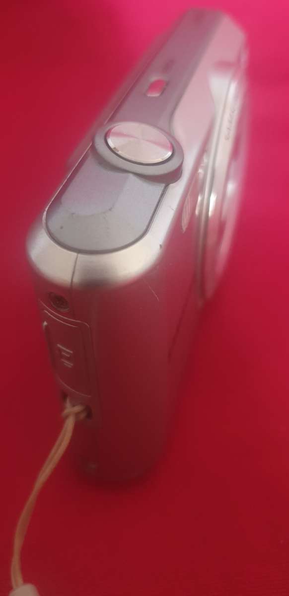 2 x Cameras and 1 x flashlight