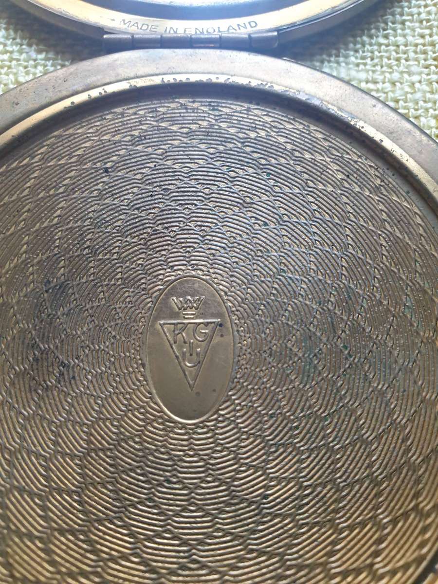 Vintage Kigu powder compact (made in England)