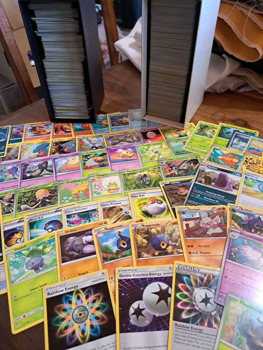 Huge Pokémon tcg collection. 1200+ cards No duplicates!