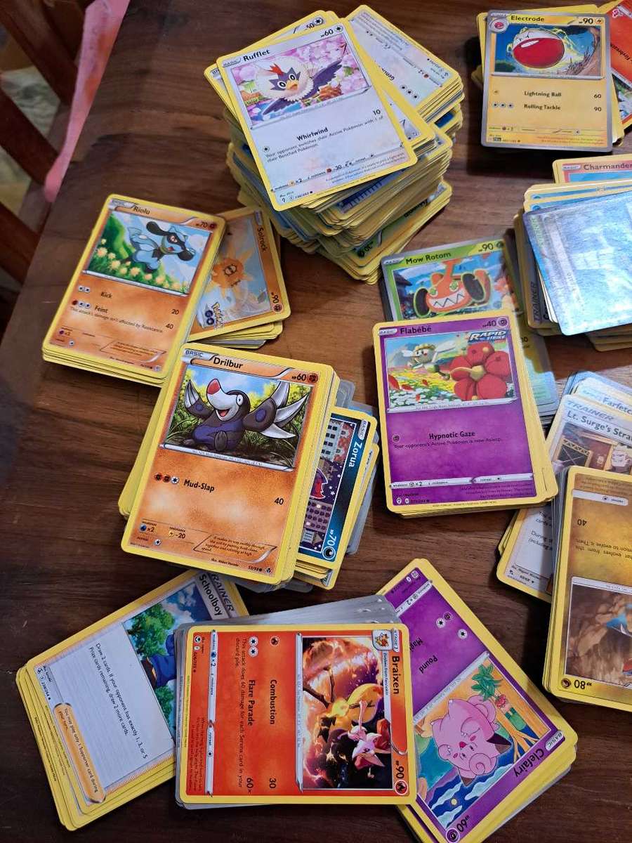 Huge Pokémon tcg collection. 1200+ cards No duplicates!