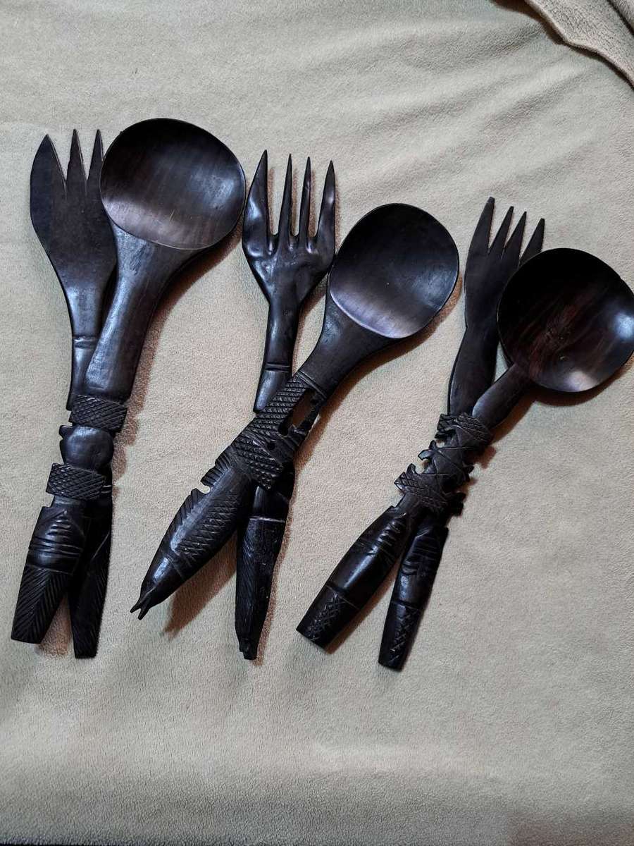 Decrotive handcarved spoon and fork sets