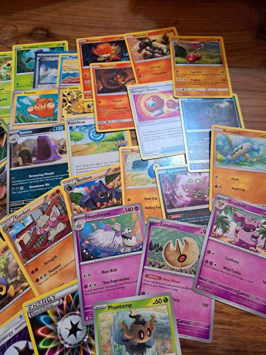 Huge Pokémon tcg collection. 1200+ cards No duplicates!