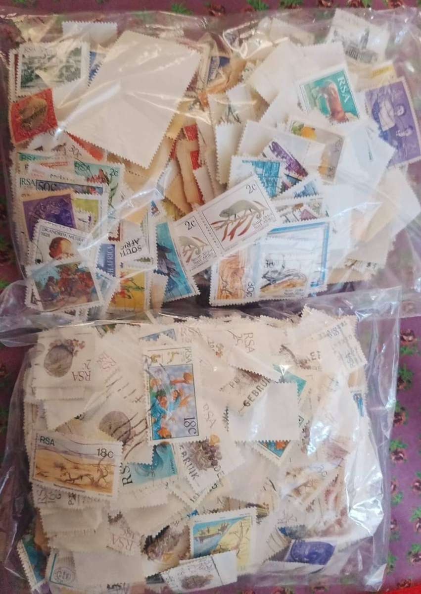 Stamp Packs Mixed World On and Off Paper (Bid Per Pack)