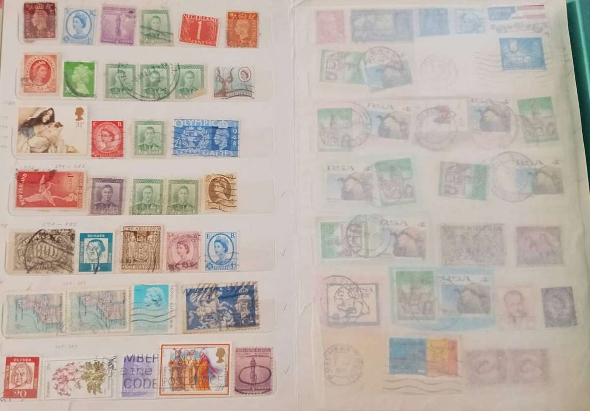 Stamp Album Hard Cover 9 Page 18 Sides  Mix World (NOT CHECKED)
