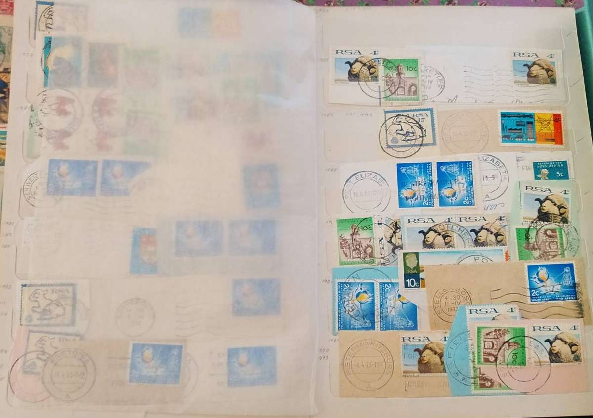Stamp Album Hard Cover 9 Page 18 Sides  Mix World (NOT CHECKED)