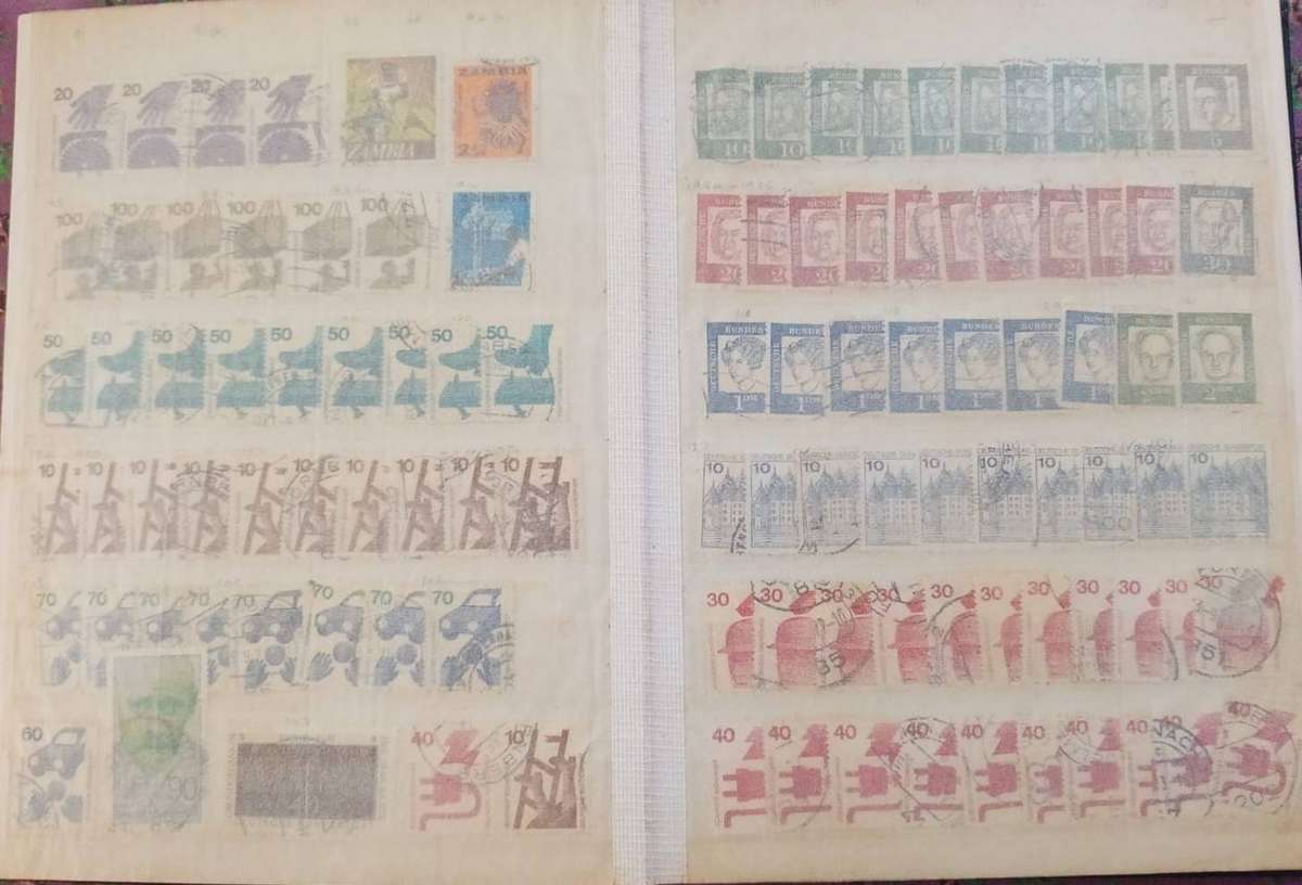 Stamp Album Hard Cover 8 Page 16 Sides  Mix World (NOT CHECKED)