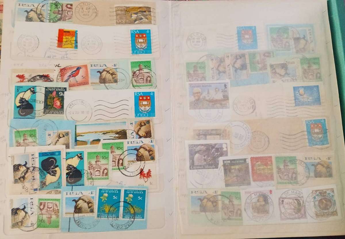 Stamp Album Hard Cover 9 Page 18 Sides  Mix World (NOT CHECKED)