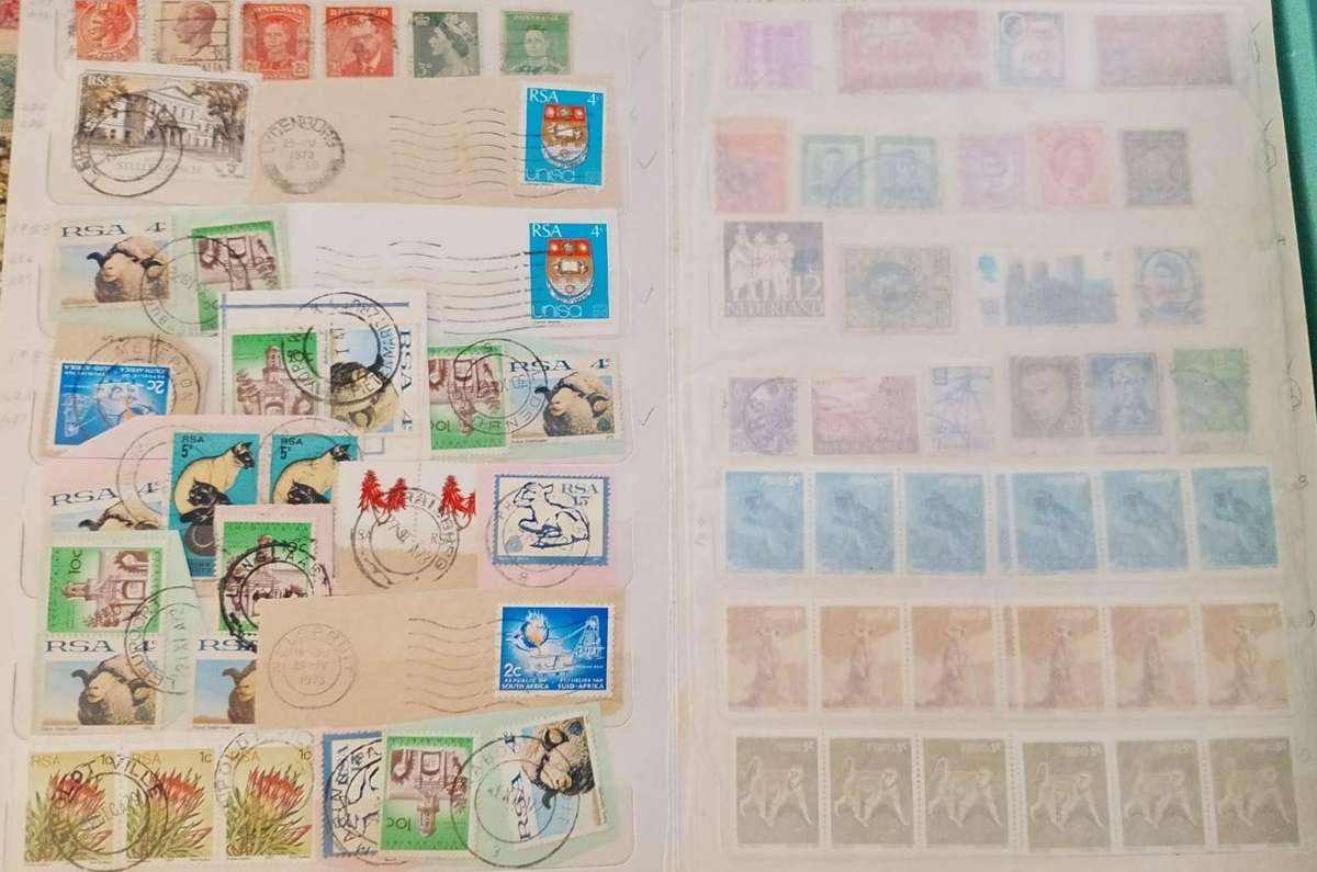Stamp Album Hard Cover 9 Page 18 Sides  Mix World (NOT CHECKED)