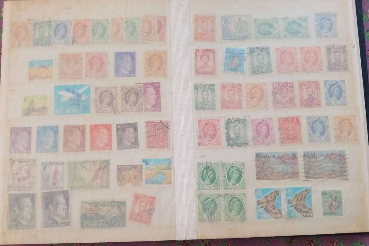 Stamp Album Hard Cover 8 Page 16 Sides  Mix World (NOT CHECKED)