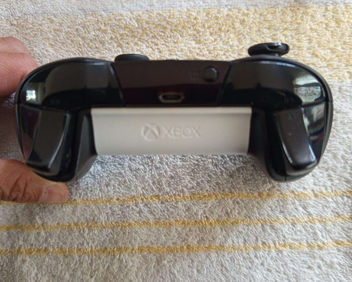 Xbox one controller (Read Discription)