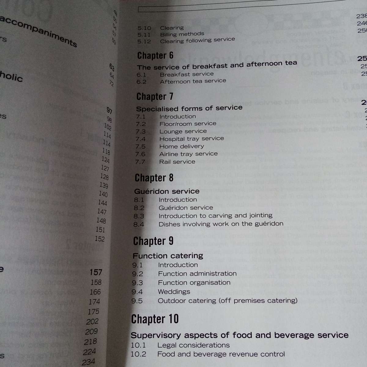 Food and Beverage Service, 6th Edition - Comprehensive Guide for Hospitality Professionals