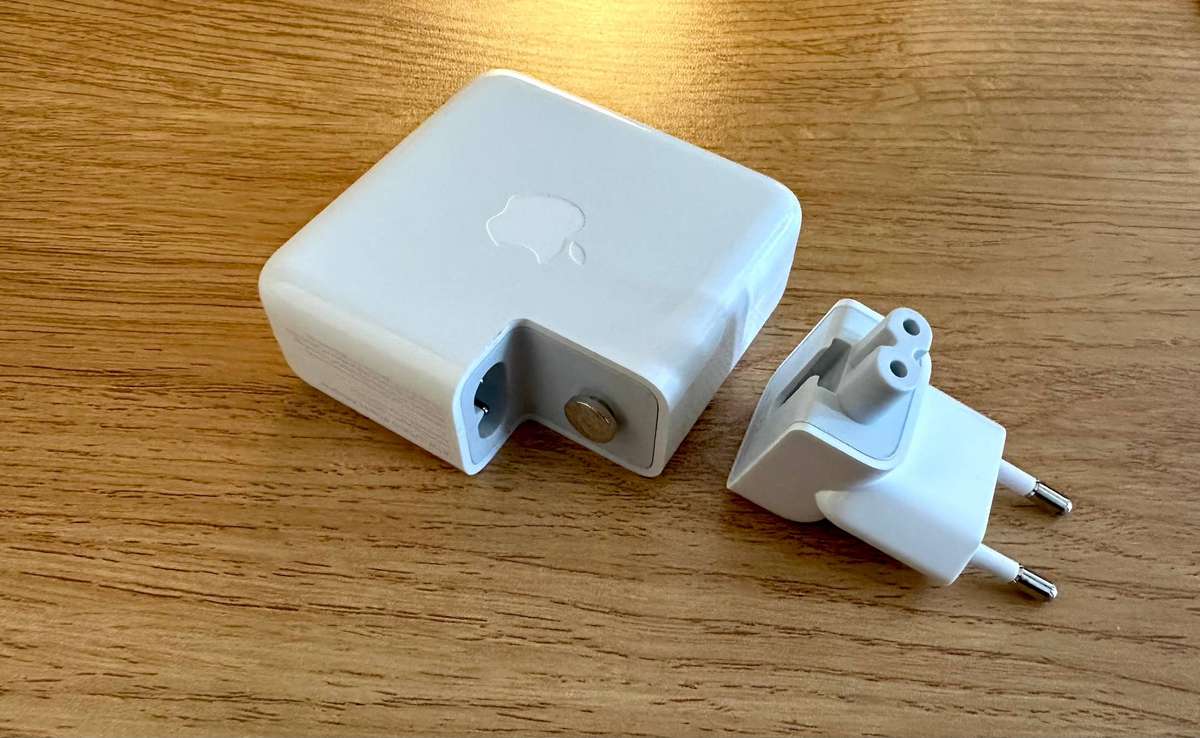 Genuine Apple 61W USB-C Power Adapter A1947  Excellent Condition