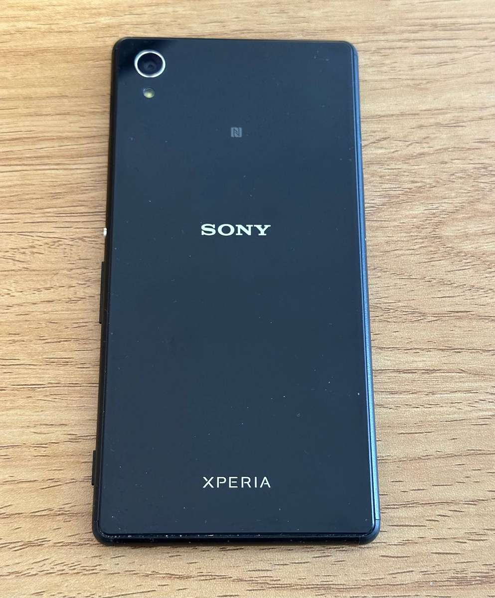 Sony Xperia M4 Aqua E2303 (Unlocked) with Original Box & Accessories + Nokia Lumia 625 (Untested)