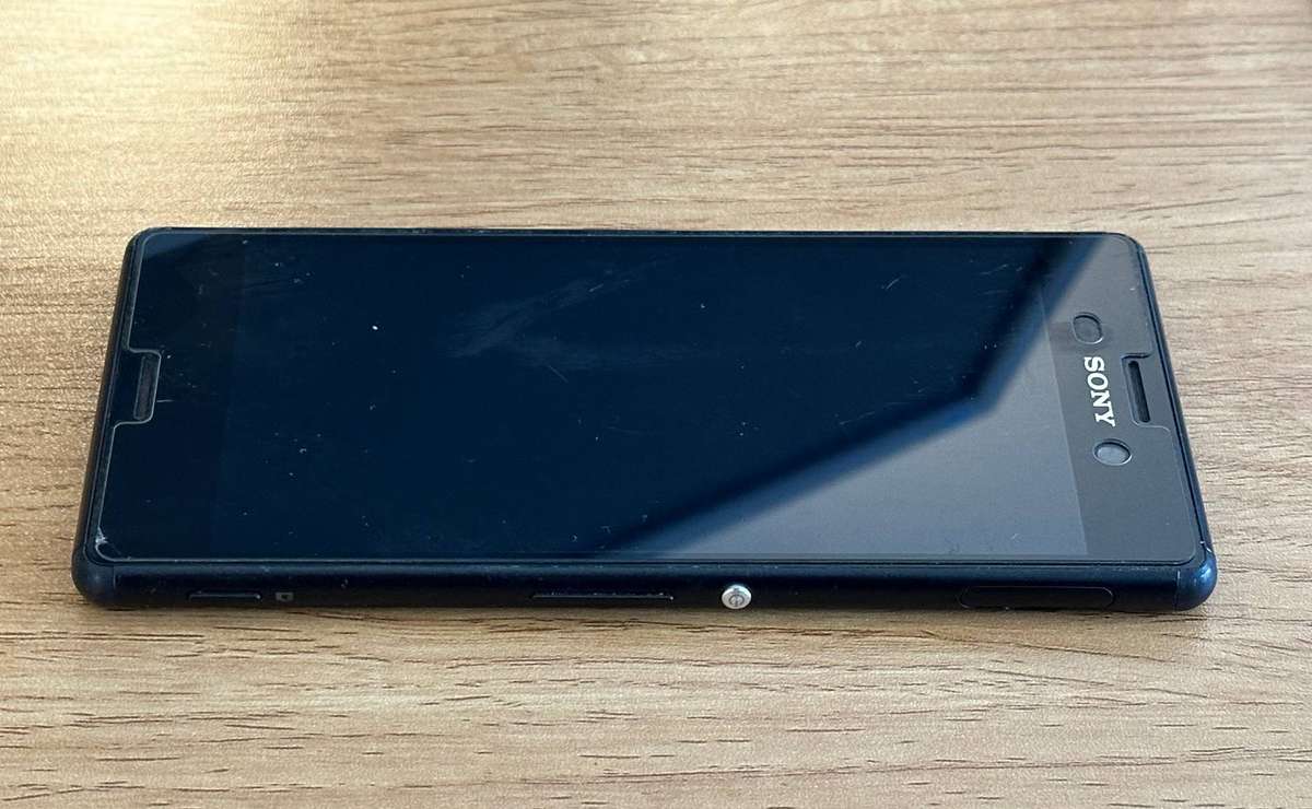 Sony Xperia M4 Aqua E2303 (Unlocked) with Original Box & Accessories + Nokia Lumia 625 (Untested)