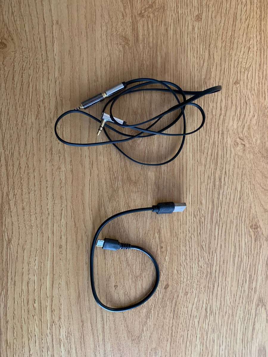 AKG Y50BT Bluetooth On-Ear Headphones | New Ear Pads | AUX & Charging Cable Included