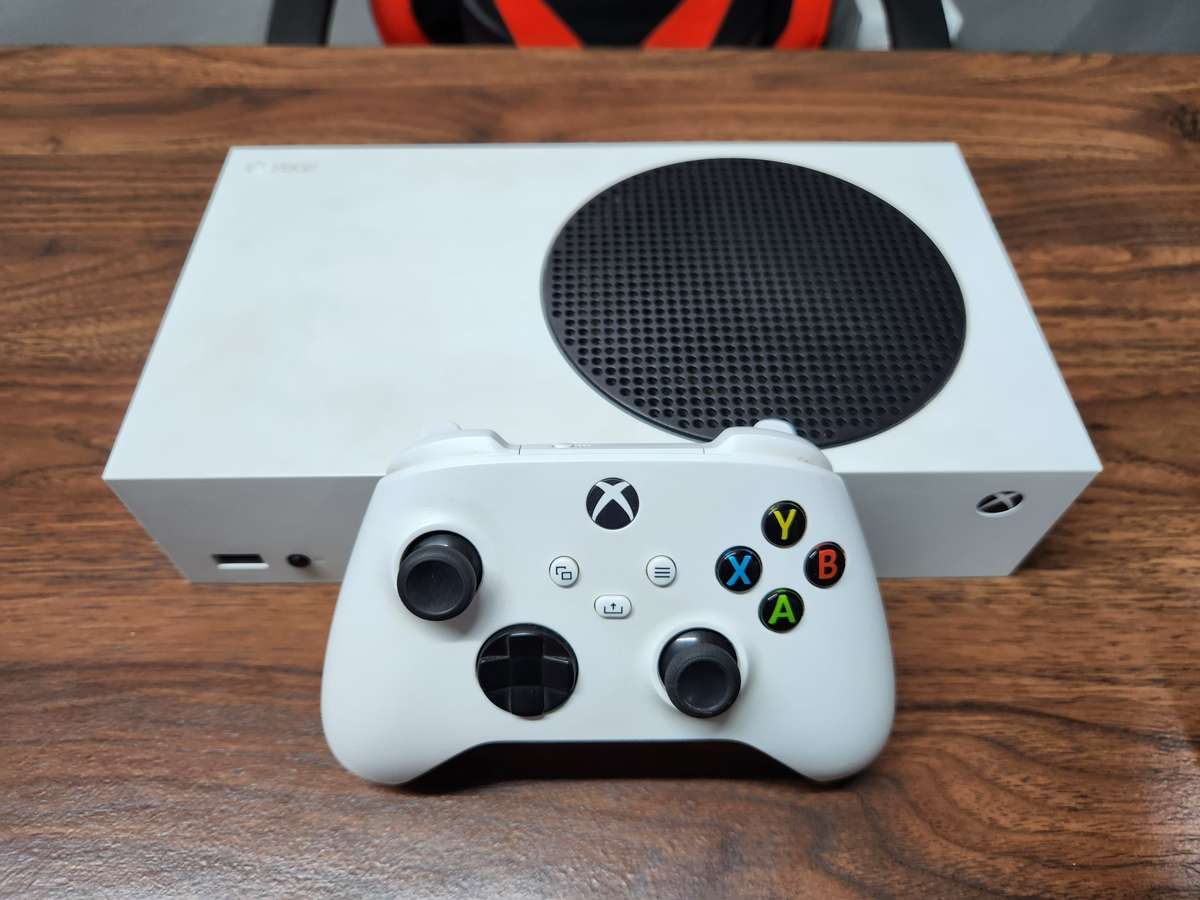 Xbox Series S 512GB + Controller | Excellent Condition!