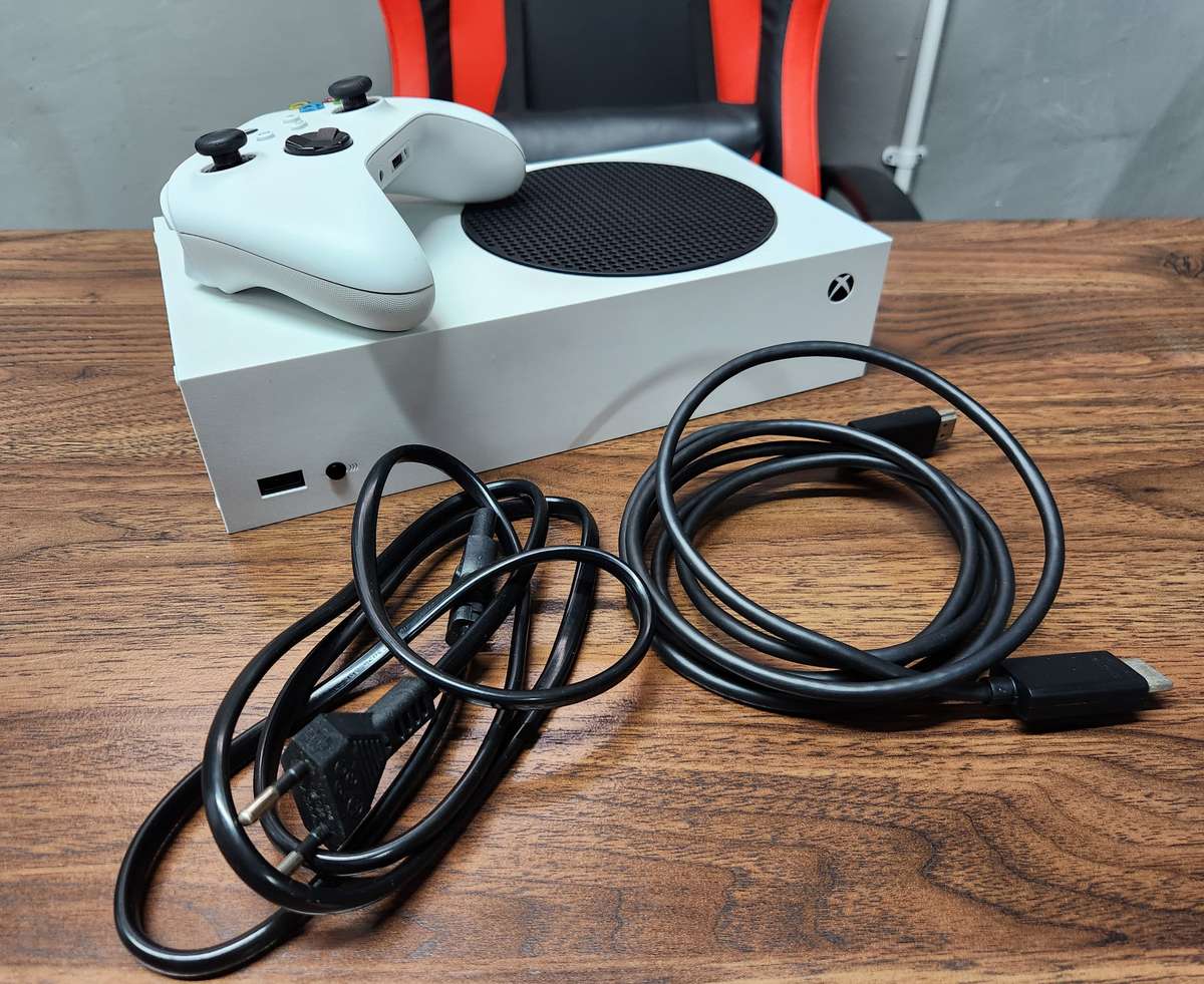 Xbox Series S 512GB + Controller | Excellent Condition!