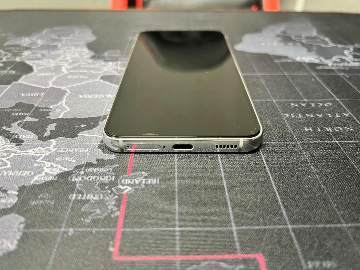 Samsung Galaxy S22 256GB (Mint Condition)