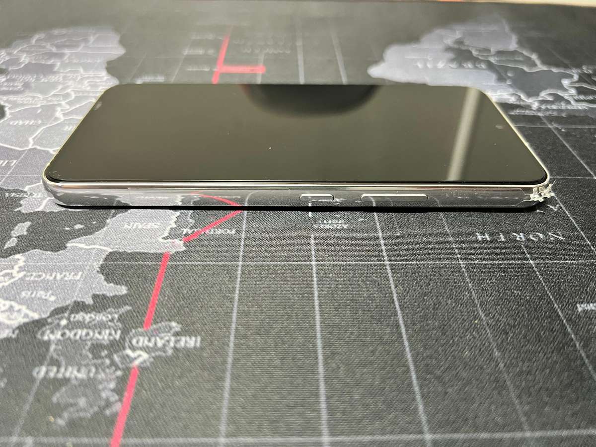 Samsung Galaxy S22 256GB (Mint Condition)