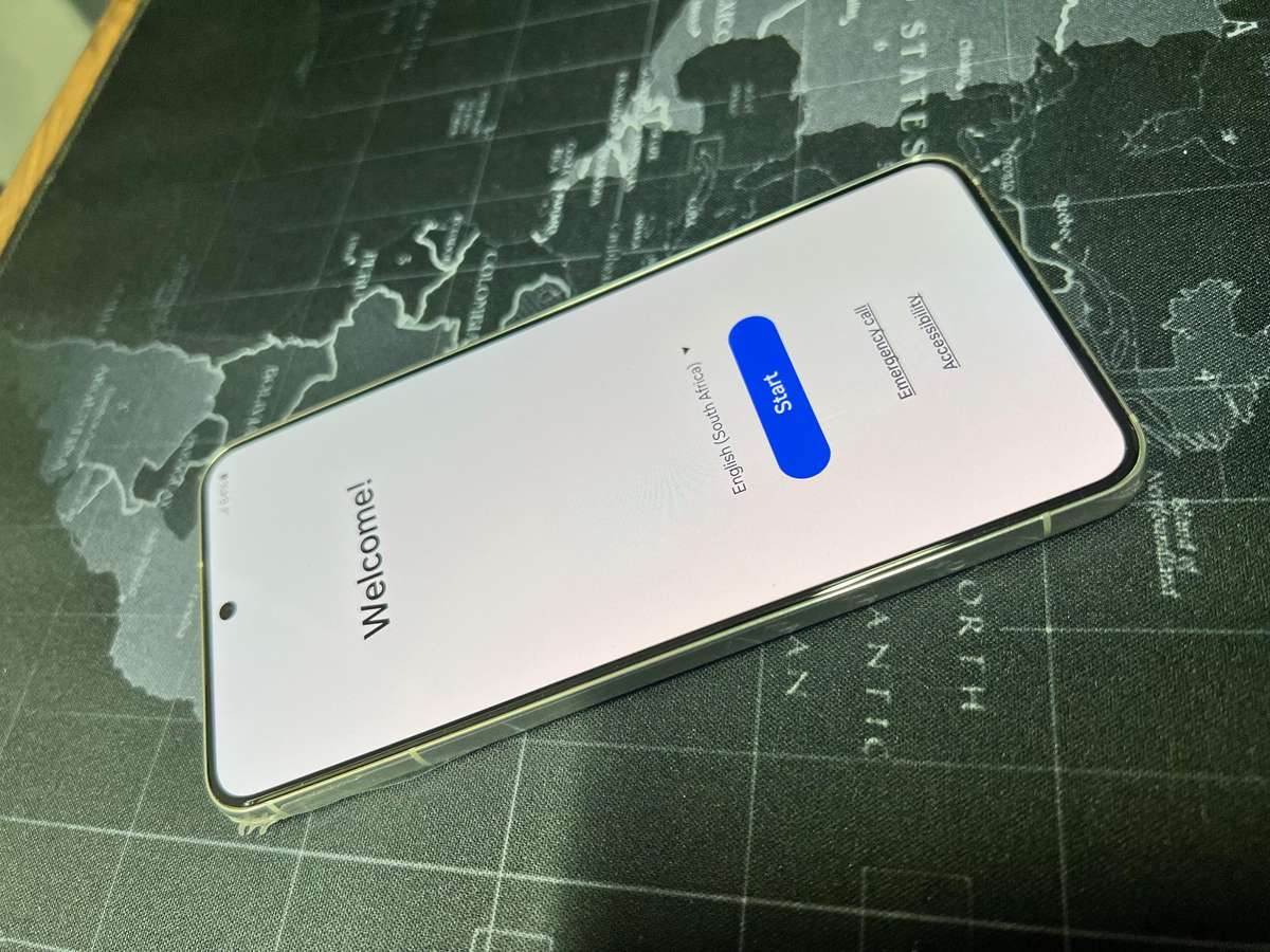 Samsung Galaxy S22 256GB (Mint Condition)